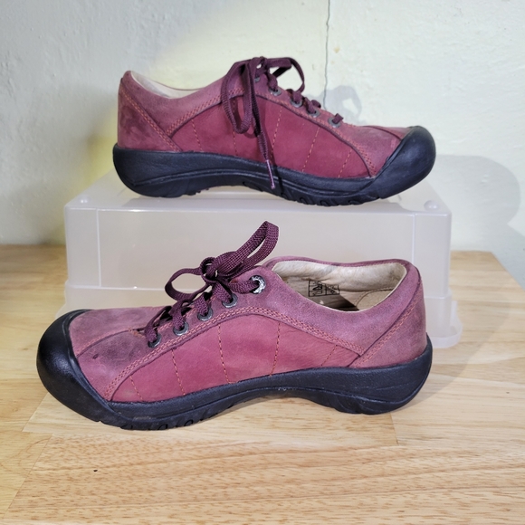 Womans Keen Low Top Hiking Shoes Red Size 6.5 - Picture 1 of 7